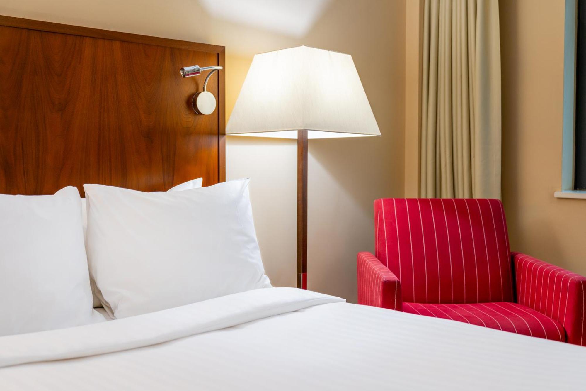 London Twickenham Stadium Hotel, A Member Of Radisson Individuals Exterior photo