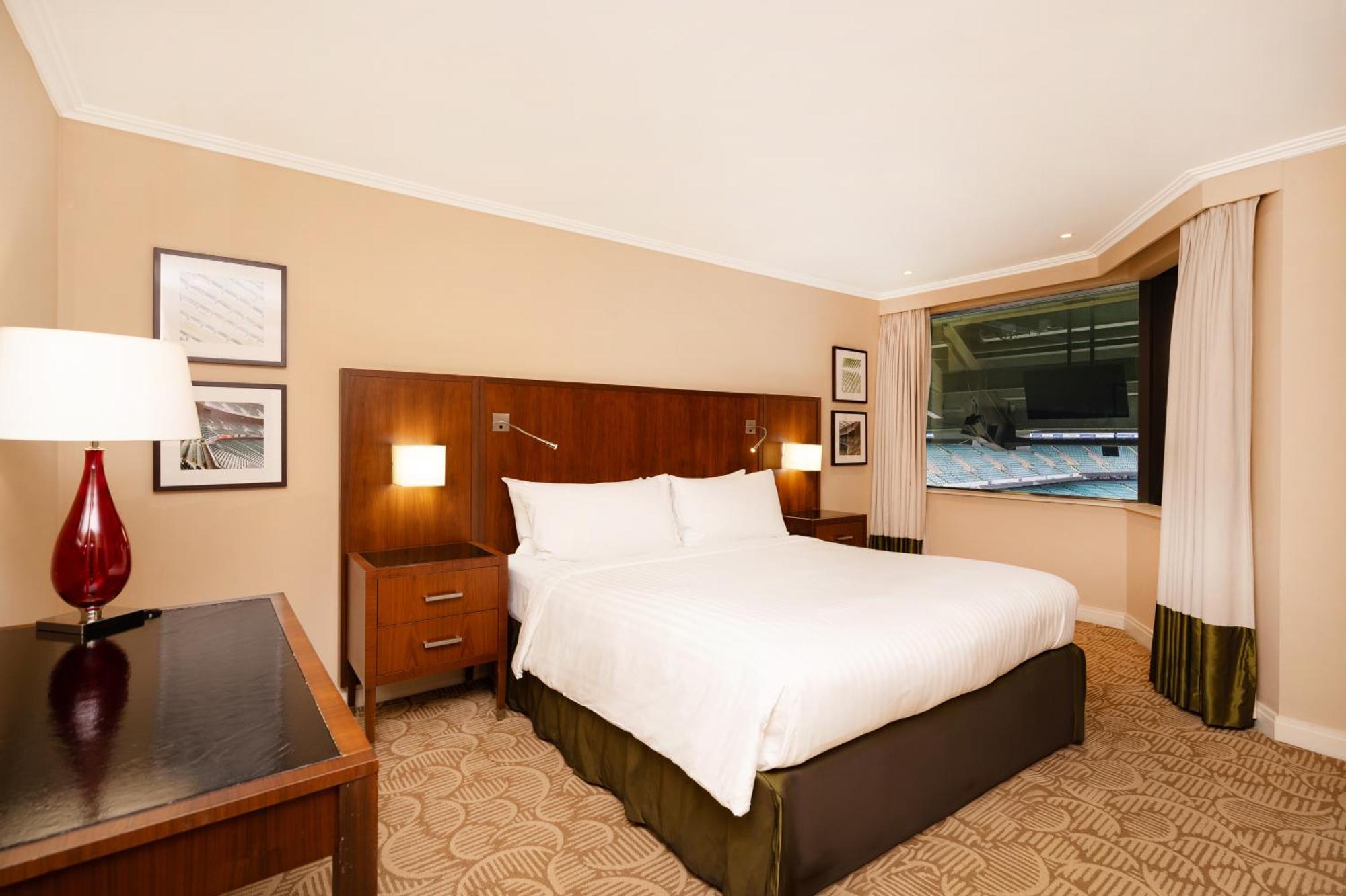 London Twickenham Stadium Hotel, A Member Of Radisson Individuals Exterior photo