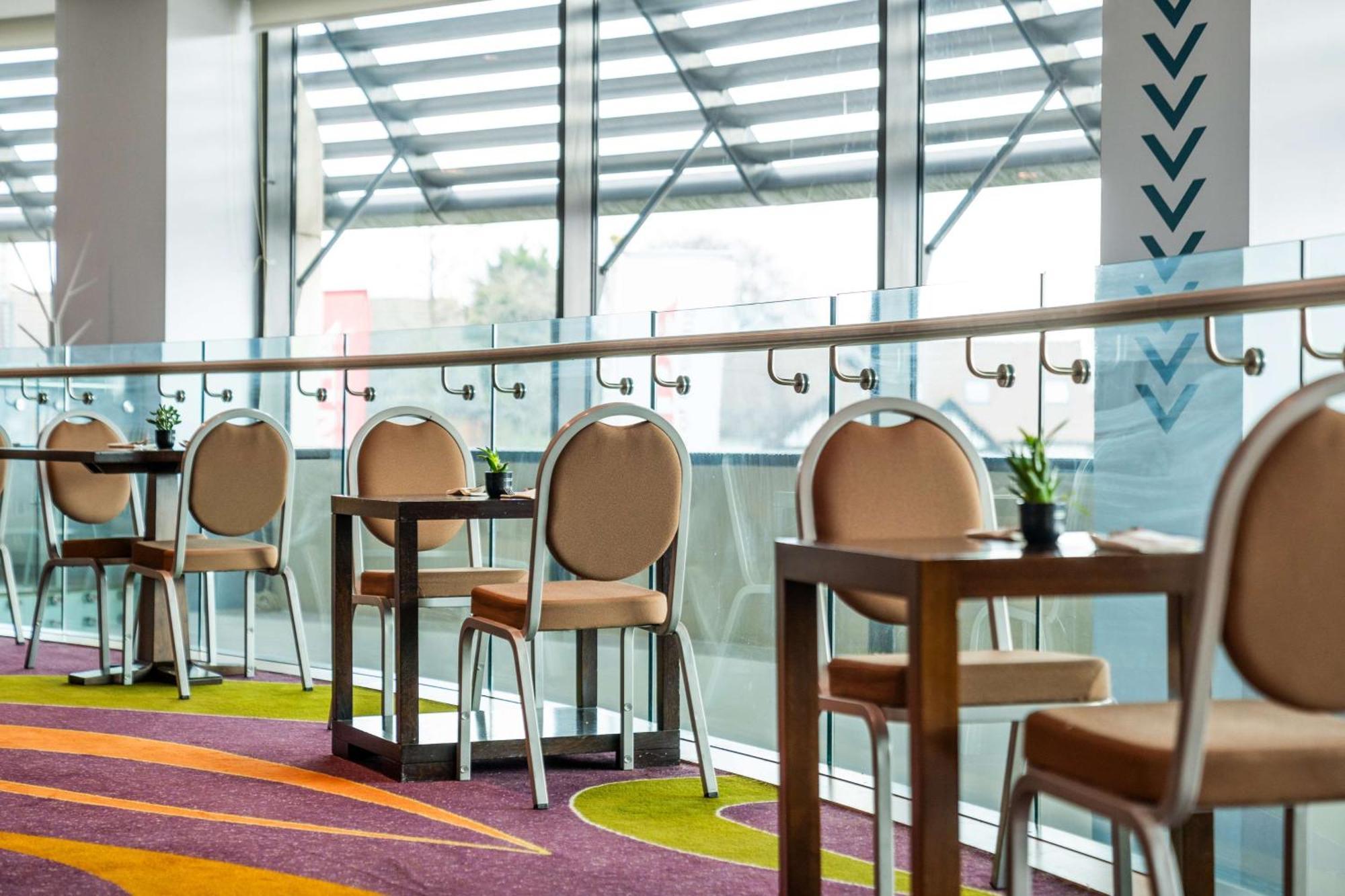 London Twickenham Stadium Hotel, A Member Of Radisson Individuals Exterior photo